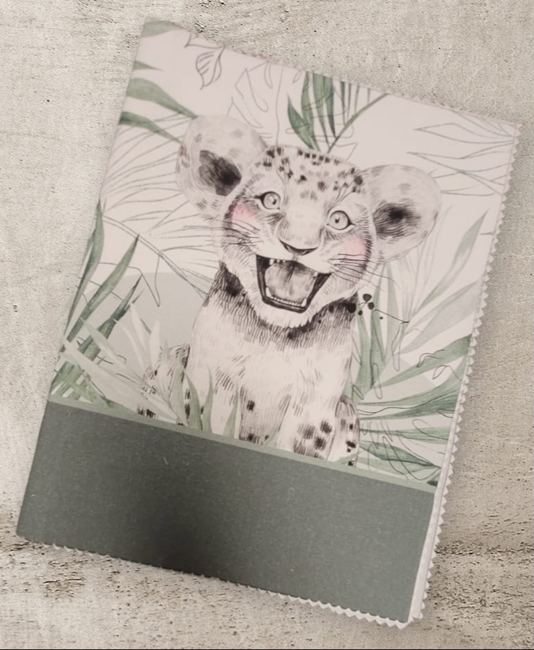 Prot&egrave;ge carnet de sant&eacute; "Lionceau savane"